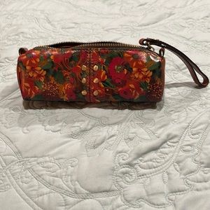 Patricia Nash wrislet.  Can be pencil holder.  Make up carrier.   Anything.